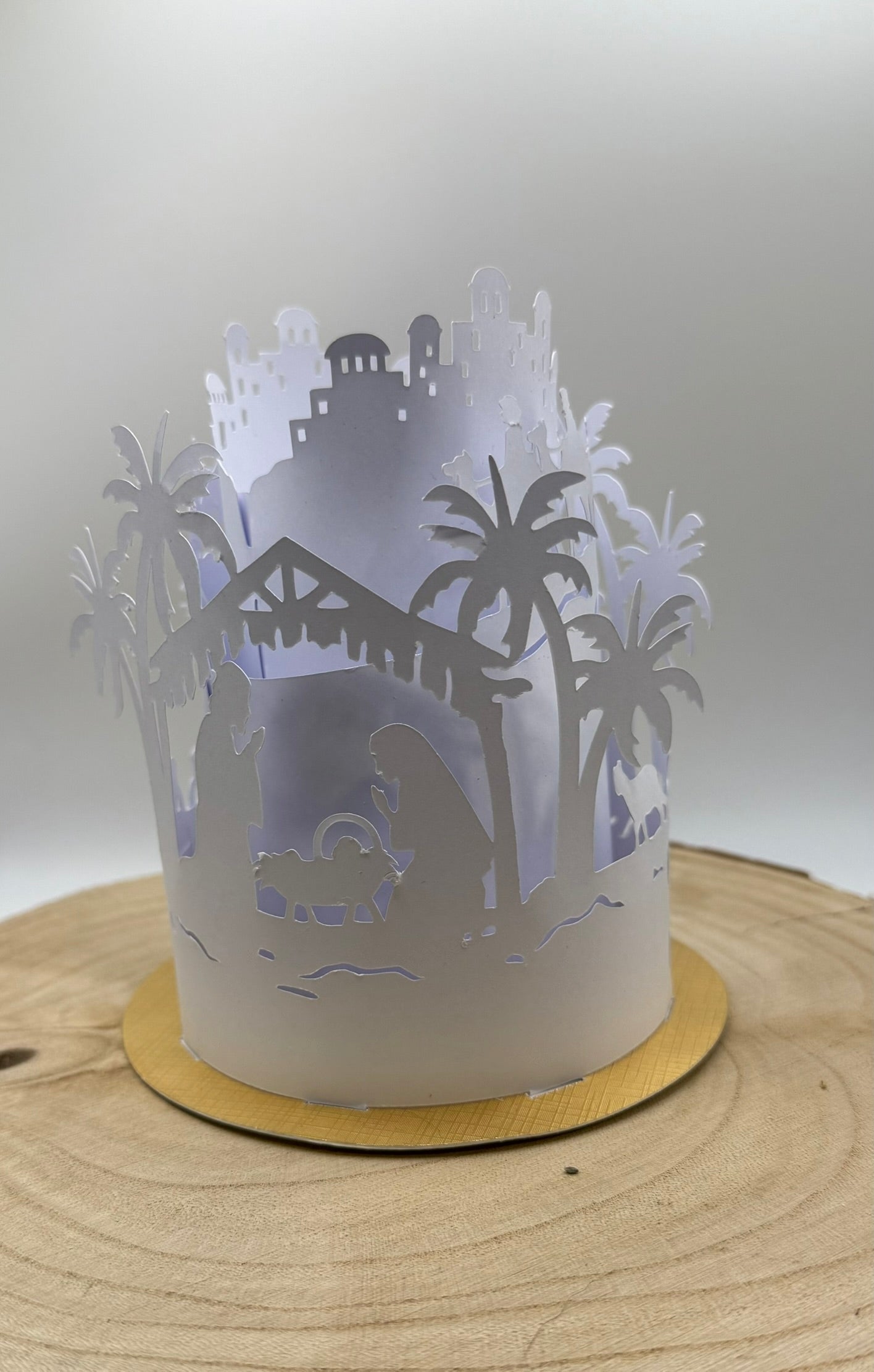 Lichtkrippe „Heilige Nacht“ – Weihnachts-Dekoration aus Papier mit LED-Effekt ✨