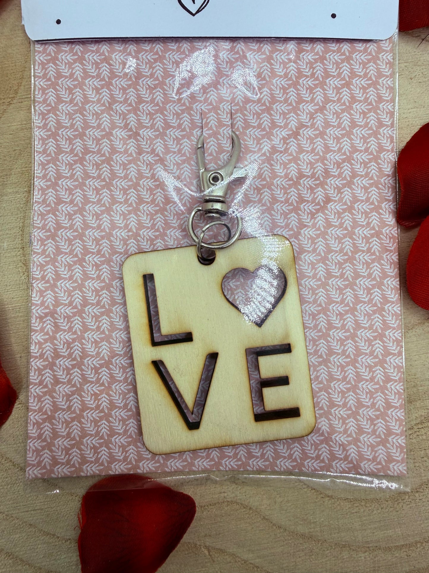 💘 Valentinstag to go – Schlüsselanhänger „LOVE“ ❤️