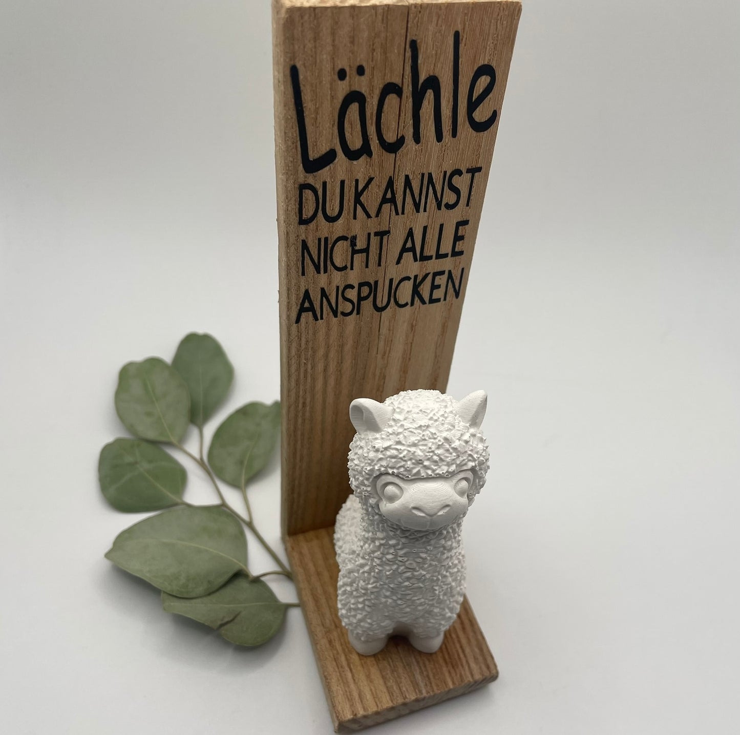 🦙 Deko-Lama mit Holzschild – Humor für dein Zuhause 🌿😂