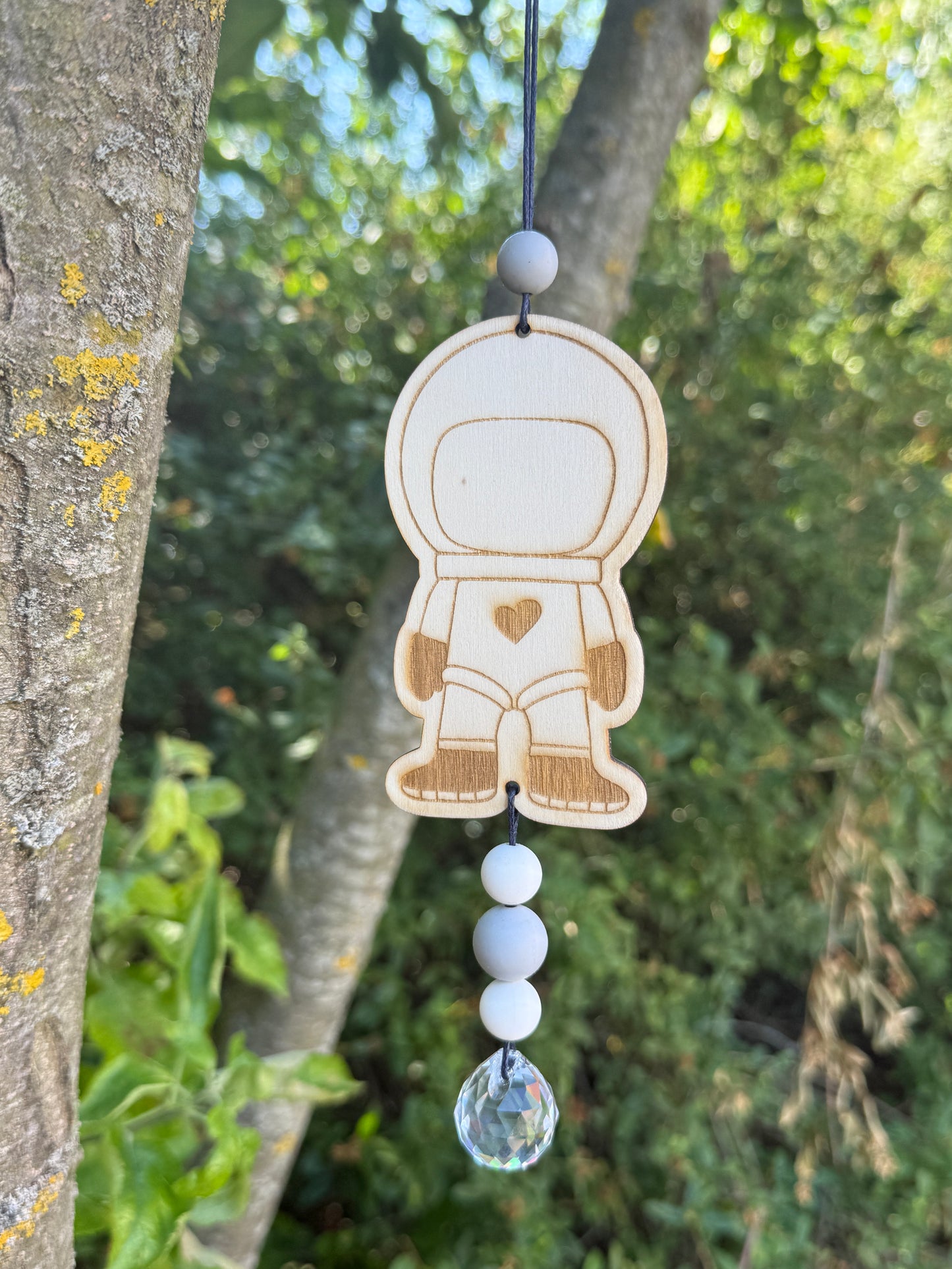 🚀🌌 Holz-Astronaut „Sternenwanderer“