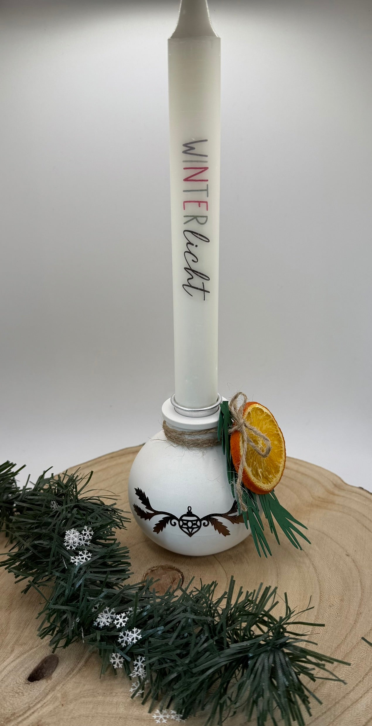 Winter-Kerzenset – Stabkerze mit Lieblingsschriftzug & dekoriertem Kerzenhalter 🕯️❄️