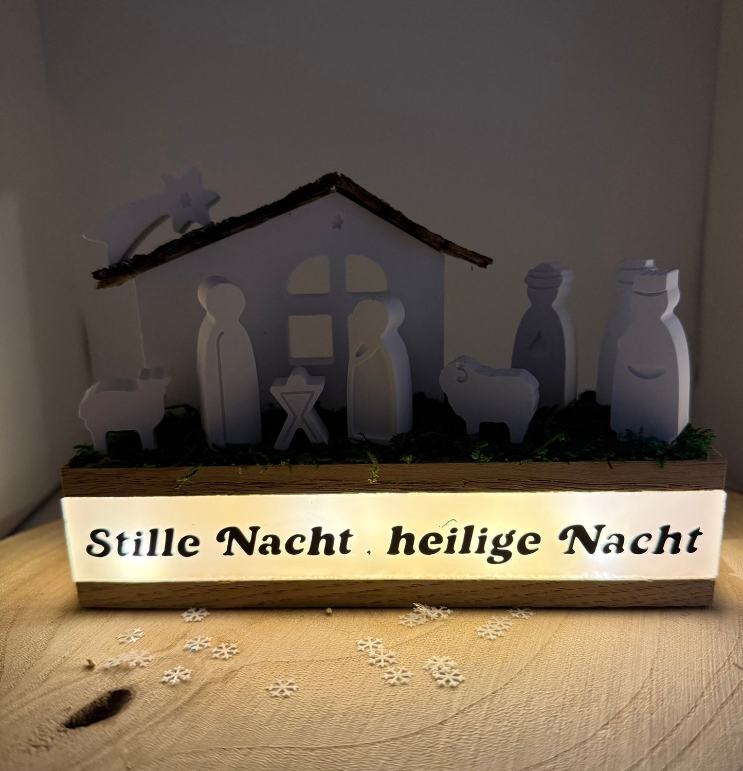 Leuchtende Mini-Krippe „Stille Nacht“ – Handgemachte Weihnachtsdekoration mit LED-Licht