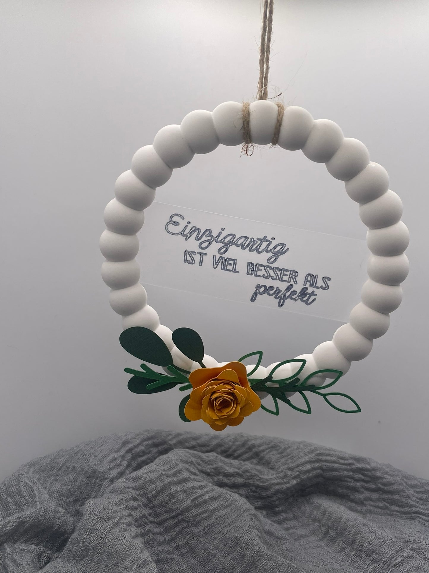 🌼 Frühlingskranz aus Gips – Handgemachte Deko mit Charme