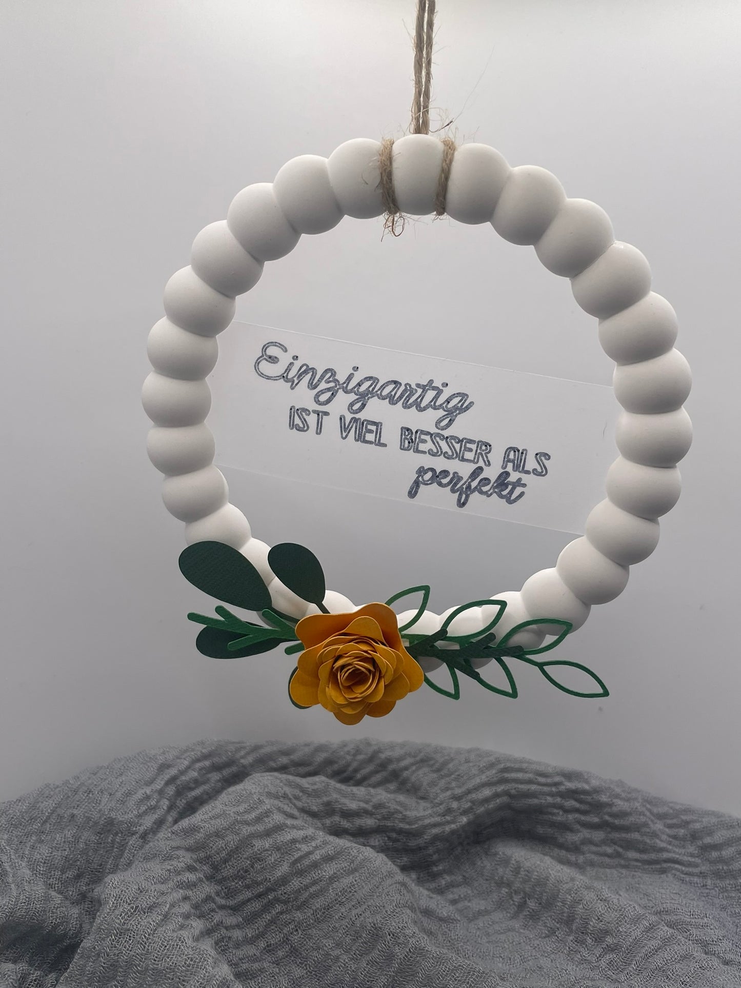 🌼 Frühlingskranz aus Gips – Handgemachte Deko mit Charme